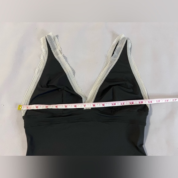 Victoria's Secret Women’s plunge bodysuit Sz Medium Black Lace - Picture 6 of 8